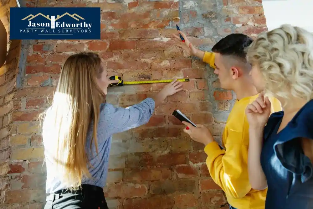 What are the responsibilities of a party wall surveyor Desborough?